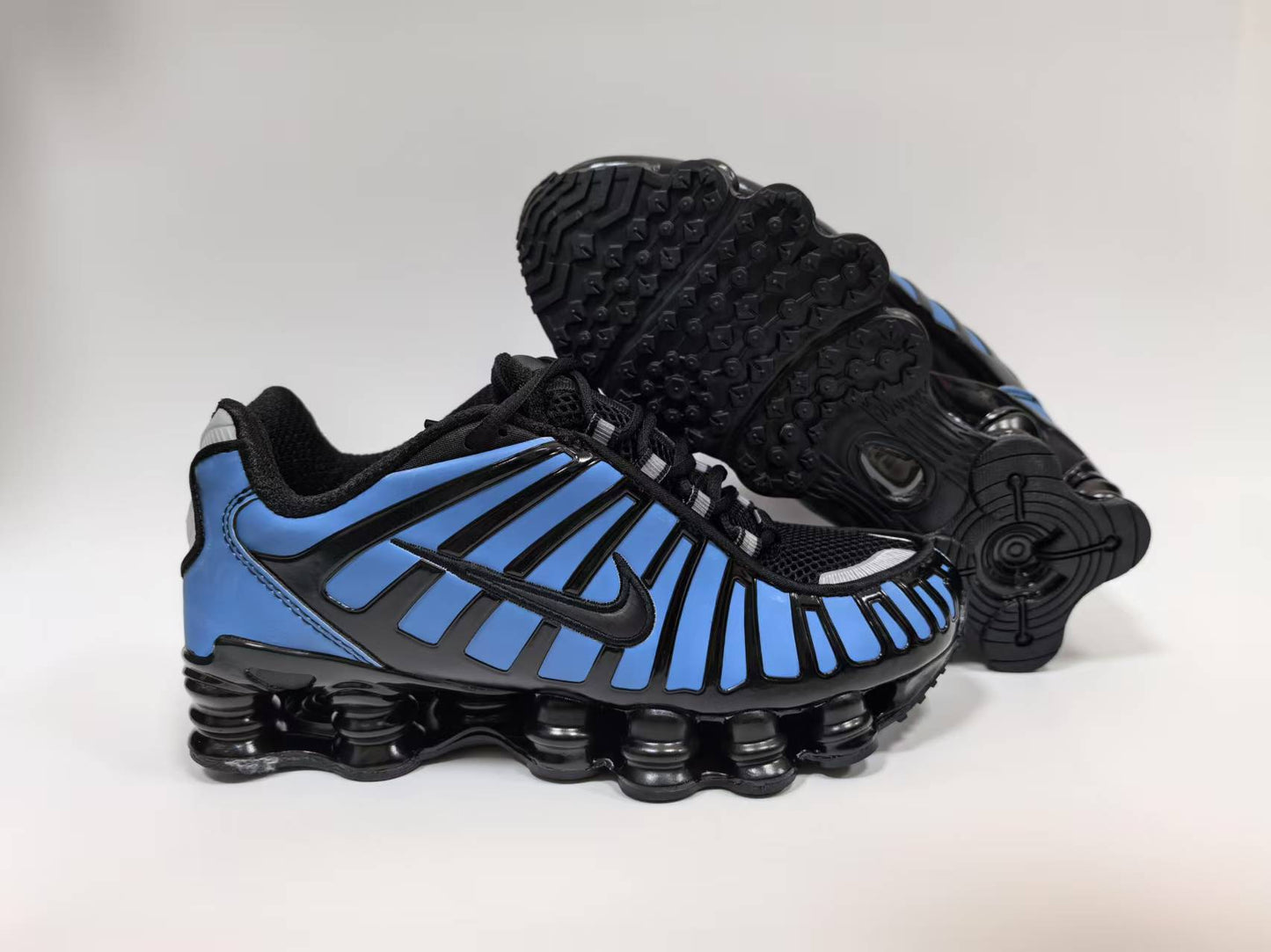 PRE ORDER NIKE SHOX ( CHANGE COLOR IN THE HEAT )