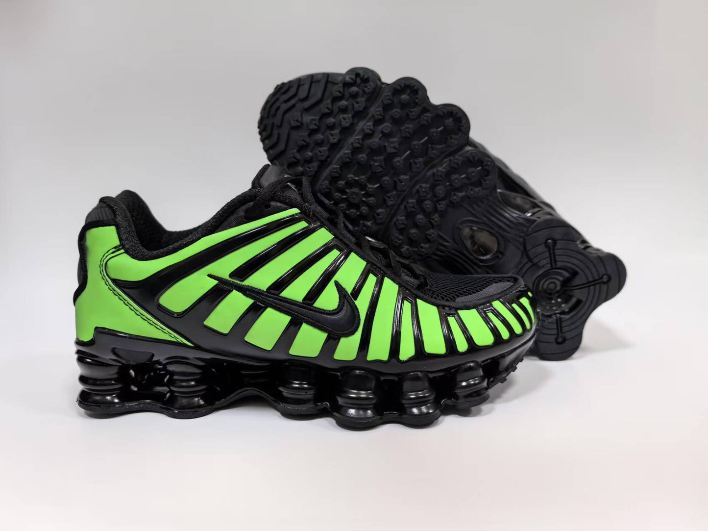 PRE ORDER NIKE SHOX ( CHANGE COLOR IN THE HEAT )